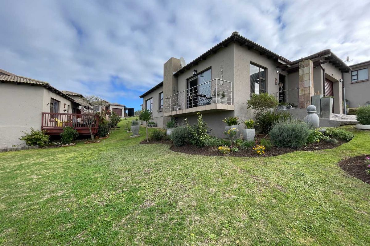 Single Level 3 Bedroom Townhouse with Sea Views in Secure Estate, Seemeeu Park - Photo 4
