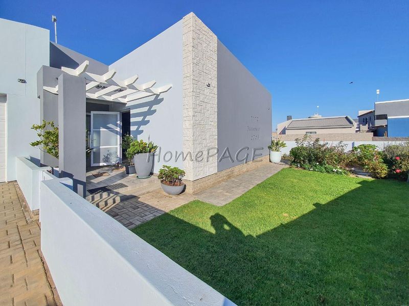 Ext 11 (Sun Bay), Henties Bay:  Neat 3 Bedr Home with 1 Bedr Flat is for Sale - Photo 4