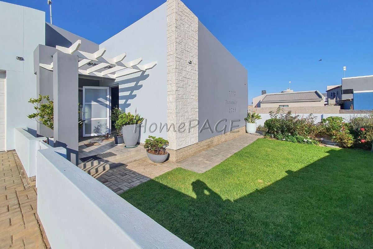 Ext 11 (Sun Bay), Henties Bay:  Neat 3 Bedr Home with 1 Bedr Flat is for Sale - Photo 4