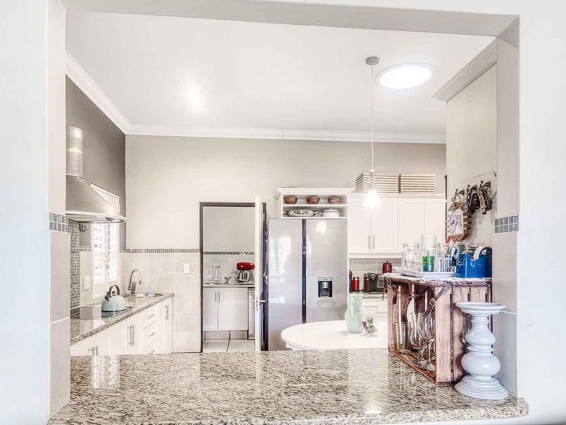 LARGE RESIDENTIAL HOME FOR SALE - Photo 10