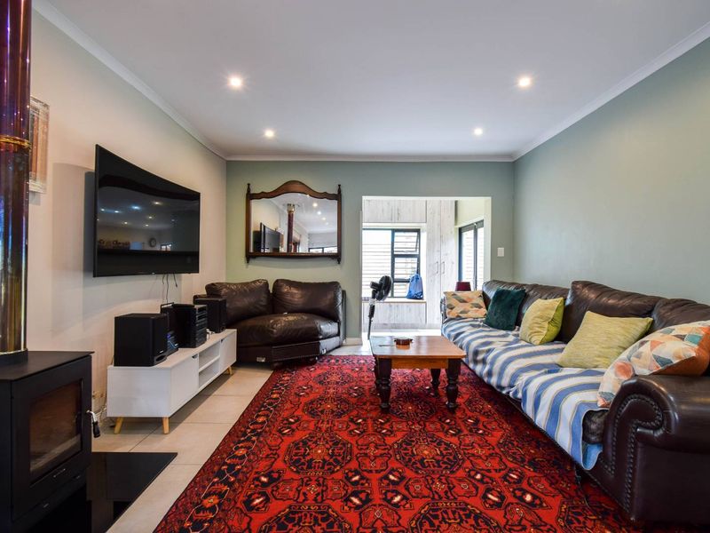 Sleek, modern duet with fine finishes - Garsfontein - Photo 7