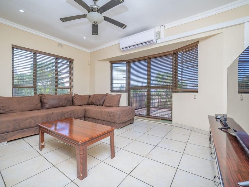 Spacious Ocean View Home with Pool, Sea Views PLUS 1 BED GRANNY COTTAGE! - Photo 3