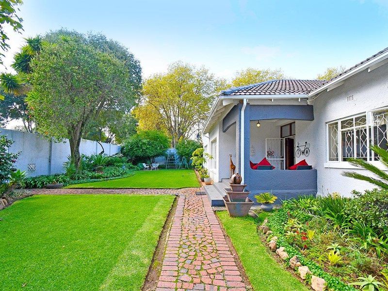 Spacious Family Home Near Sydenham Highlands North Synagogue - Photo 3