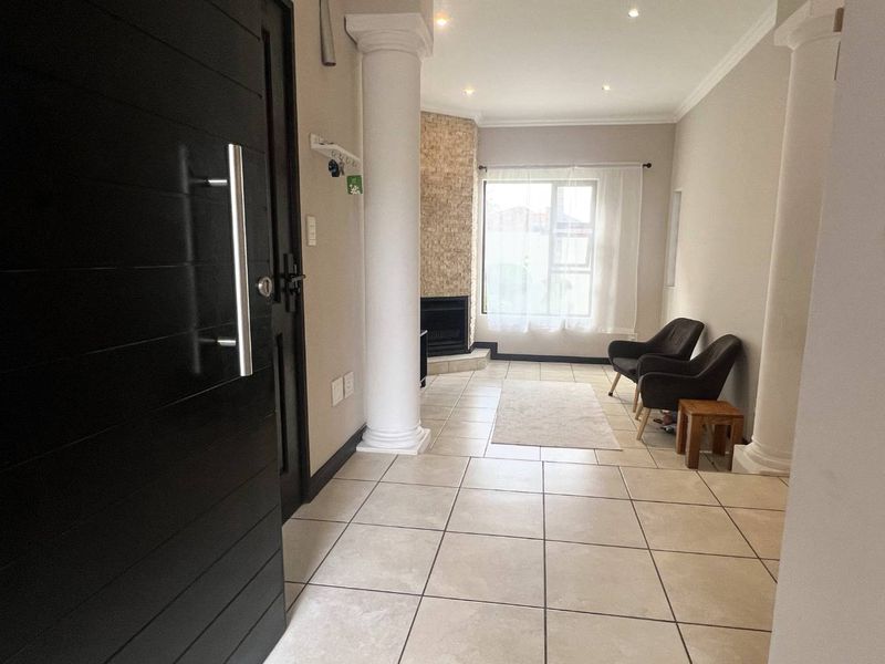 Palatial Cluster Living Within a Secure Estate - Photo 3