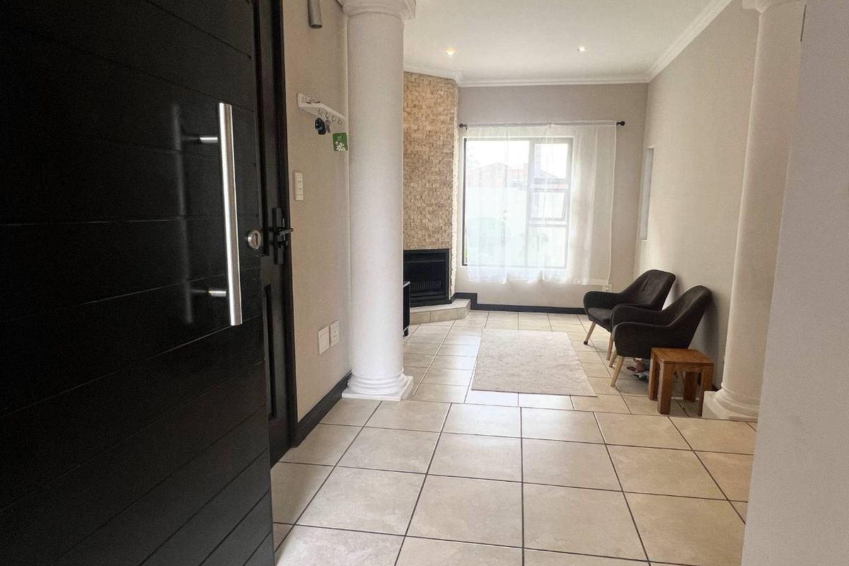 Palatial Cluster Living Within a Secure Estate - Photo 3