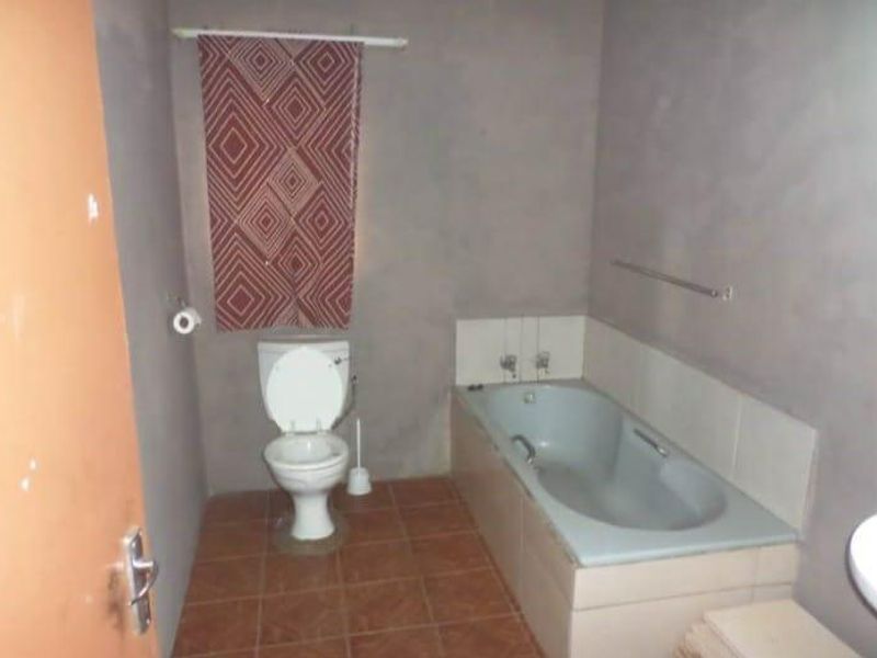2 bedrooms family home in Atteridgeville ext7 - Photo 4