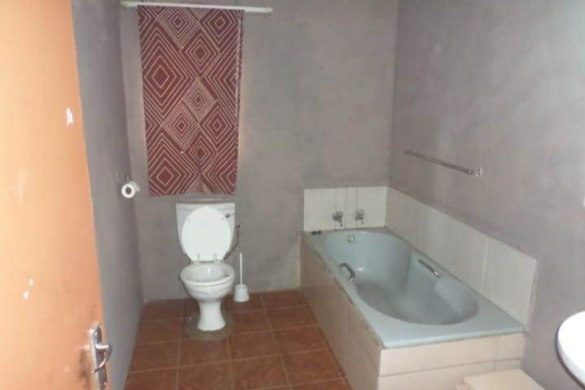 2 bedrooms family home in Atteridgeville ext7 - Photo 4