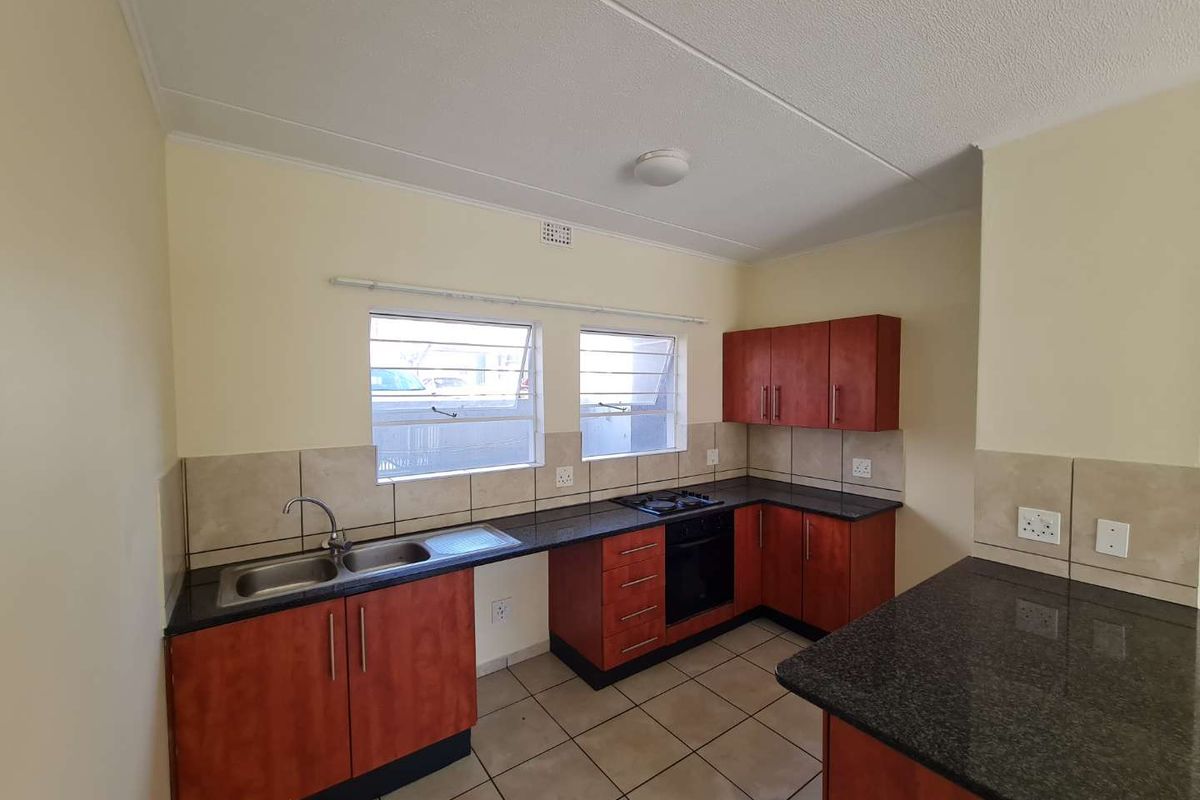 **2 Bed Ground Floor Apartment in the Heart of Ferndale, Randburg** - Photo 2