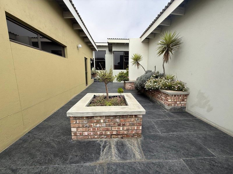 FOR SALE- 3 BEDROOM HOUSE IN OCEAN VIEW SWAKOPMUND, NAMIBIA - Photo 3