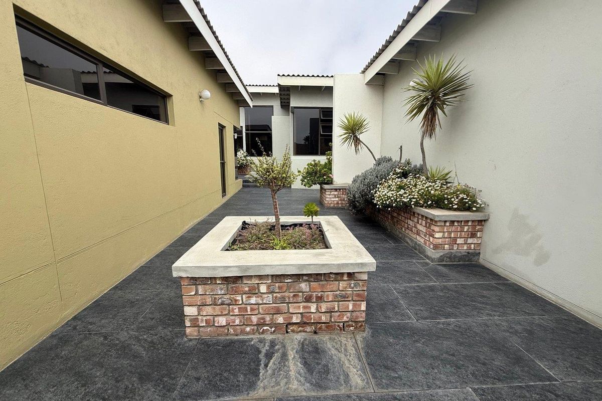 FOR SALE- 3 BEDROOM HOUSE IN OCEAN VIEW SWAKOPMUND, NAMIBIA - Photo 3