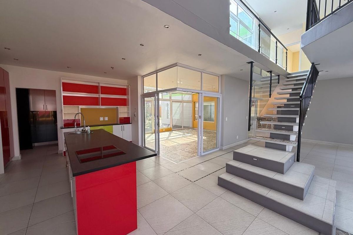 TO LET- 4 BEDROOM, 3 BATHROOM FAMILY HOME IN KRAMERSDORF, SWAKOPMUND, NAMIBIA - Photo 4