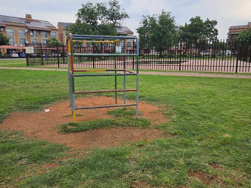 Bachelor flat in Karenpark - Photo 10