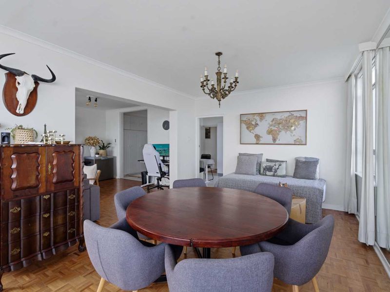 Exclusive Corner Apartment in Prestigious La Rochelle, Sea Point - Photo 8