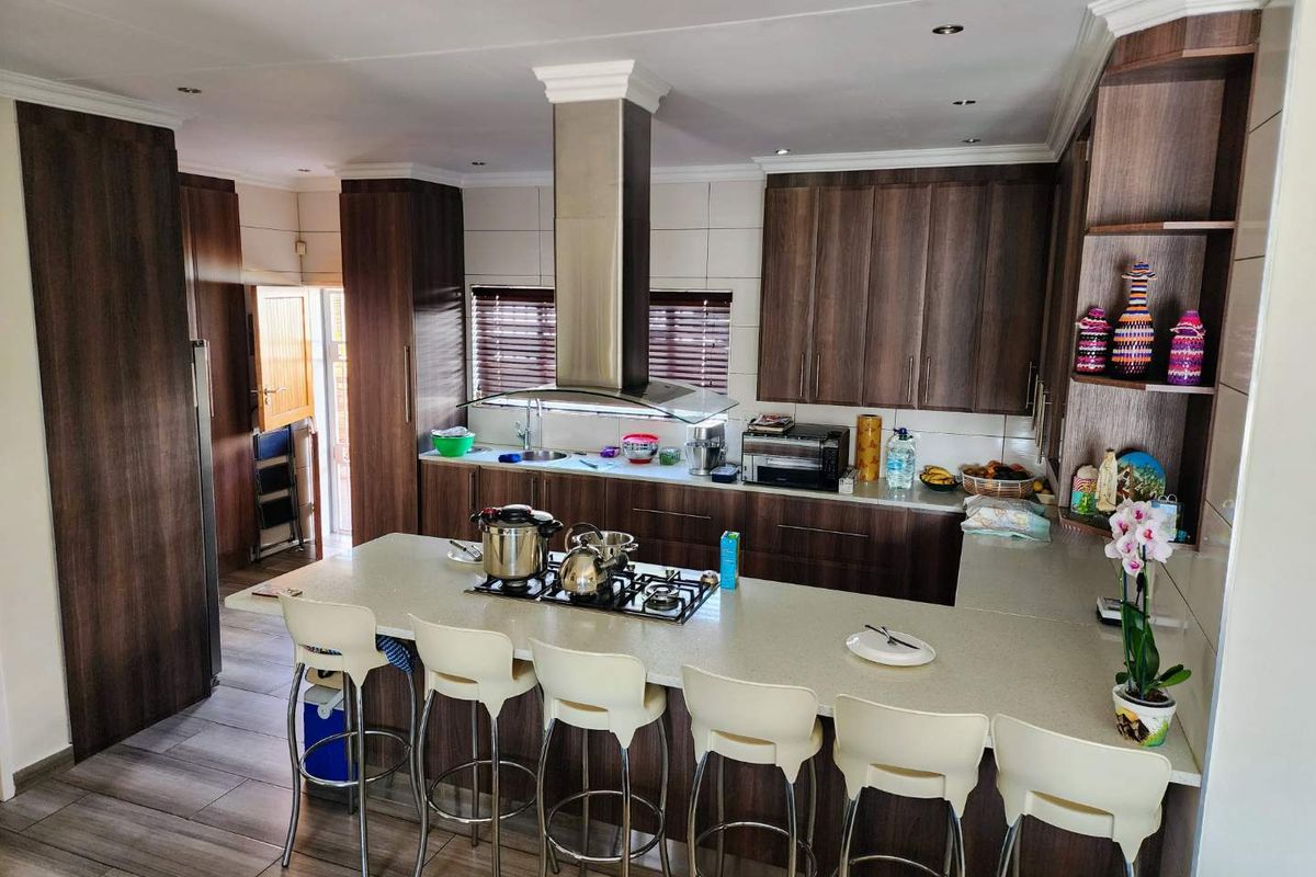 Expansive Multi-Generational Estate with Off-Grid Capability - Photo 4