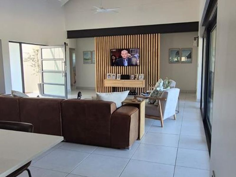 STYLISH FURNISHED HOME TO RENT IN ZANDSPRUIT MANOR - Photo 8
