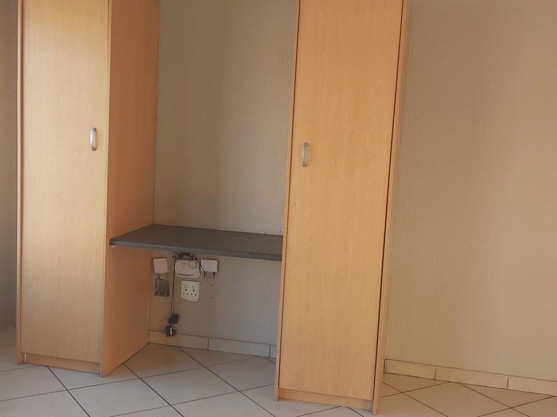 Bachelor Apartment - Photo 3