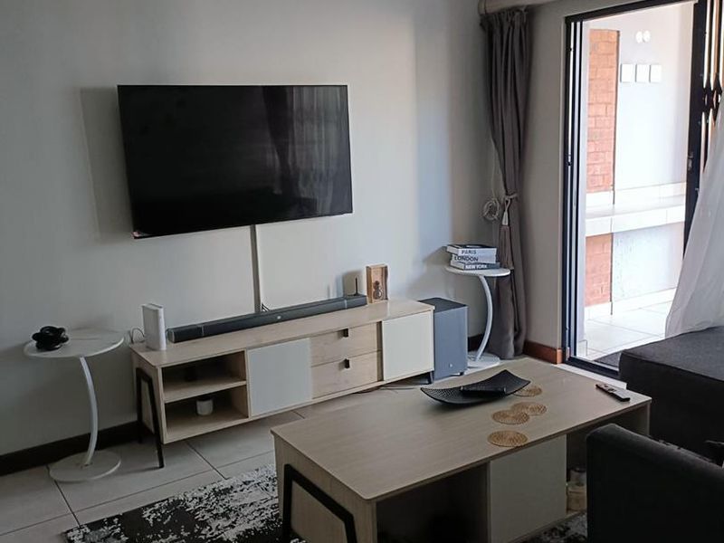 2 Bedroom Townhouse, perfect for investor/newly wed couple or a retiree/retired couple - Photo 7