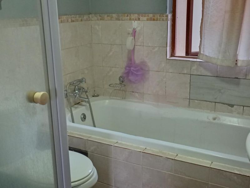 "Modern Living: 2-Bed Apartment Near It All!" - Photo 6