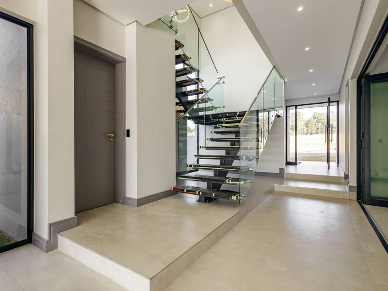 Where Estate Luxury Meets Modern Elegance - Photo 2