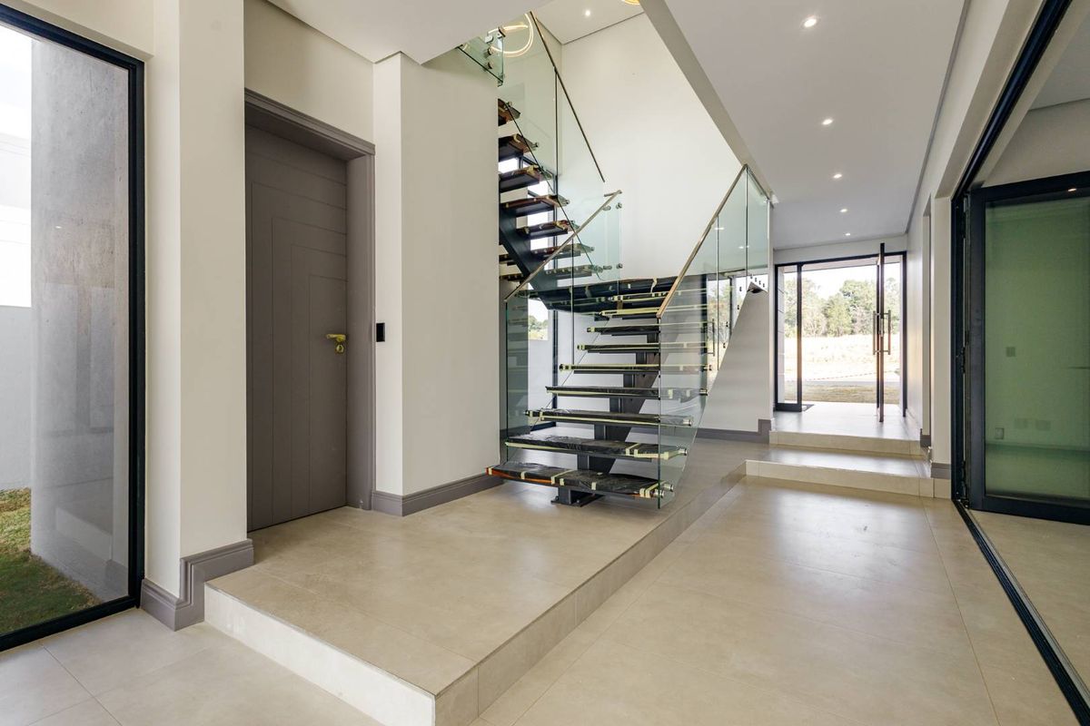 Where Estate Luxury Meets Modern Elegance - Photo 2