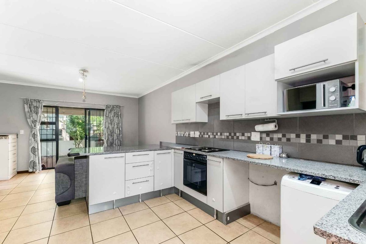 2 BEDROOM, 2 BATHROOM GROUND FLOOR APARTMENT FOR SALE IN PAULSHOF - Photo 3