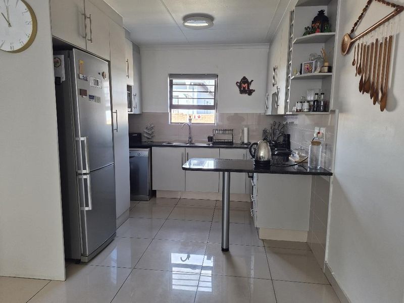 Three beds townhouse in secured estate - Photo 7