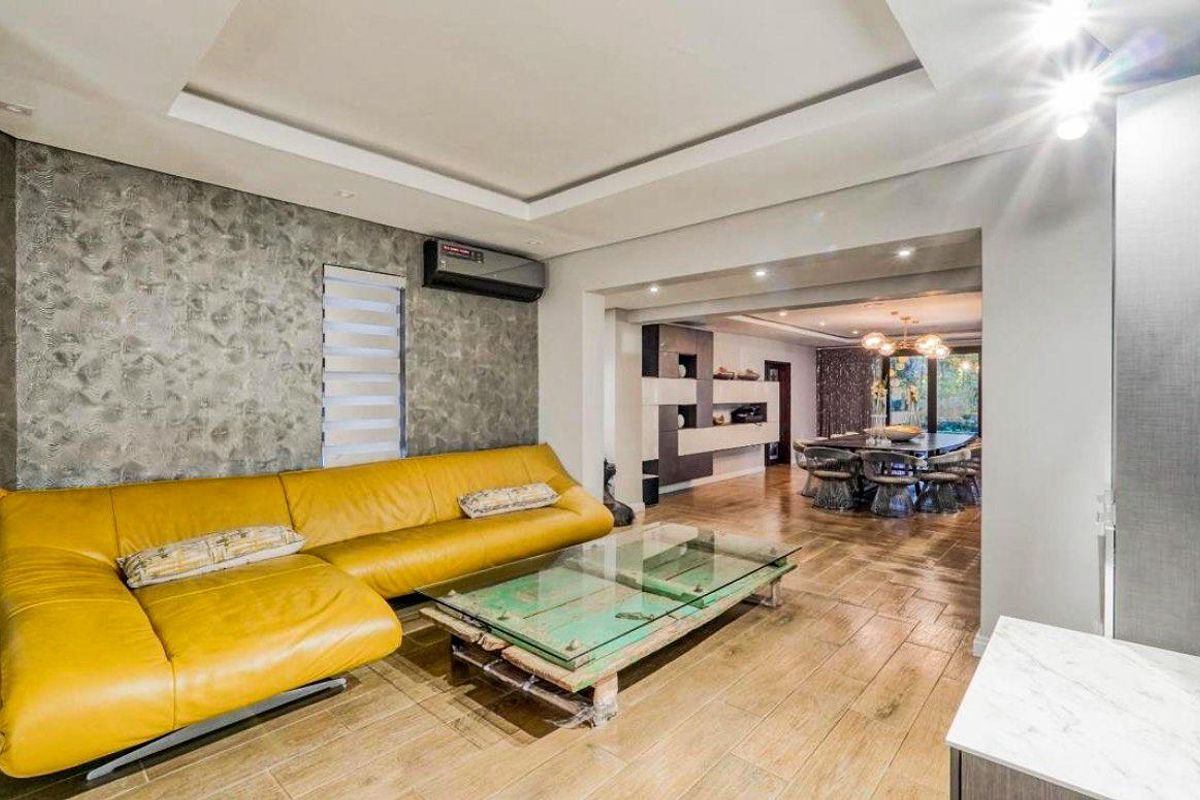 Luxury 5-Bedroom Home with Smart Automation & Triple Garage - Photo 5