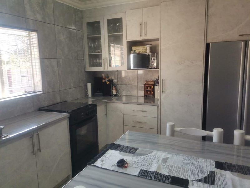 3 Bedroom House For Sale in Vanderbijlpark SE1 - Photo 8