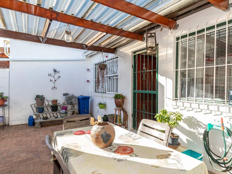 Charming, manageable home with heart! - Photo 6