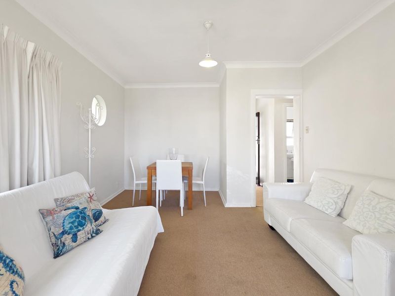 Central Location in a Quiet Block - Photo 8