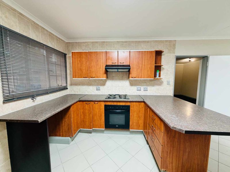 Move-In Ready 3 Bedroom, 2 Bath Renovated Home in Secure North Riding Complex - Photo 6