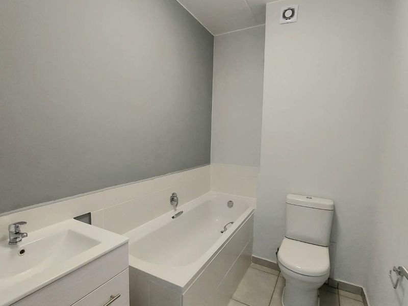 Neat Ground Floor Unit Available! - Photo 8