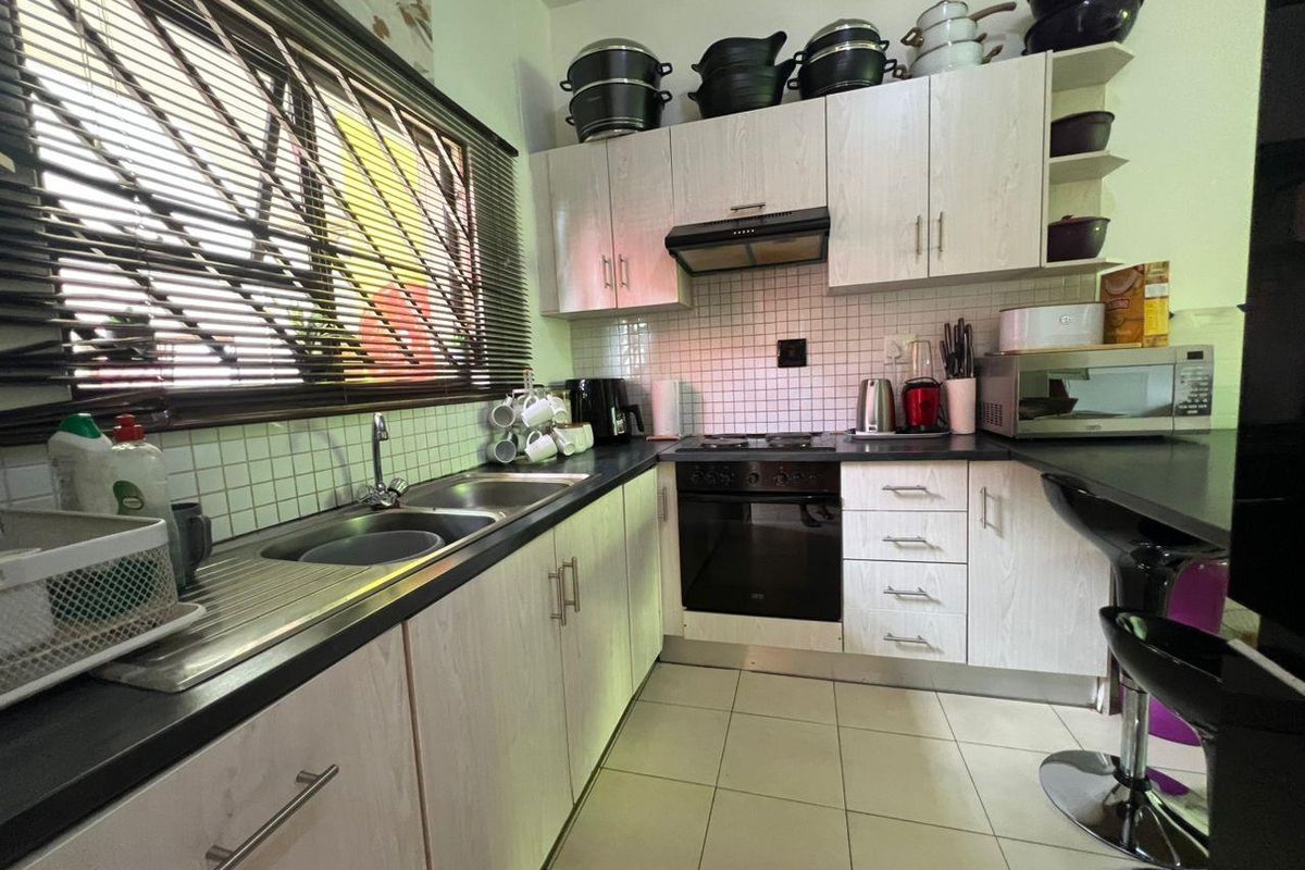 🏡 3 Bedroom Townhouse For Sale – Wanaheda N$ 1,100,000 - Photo 5