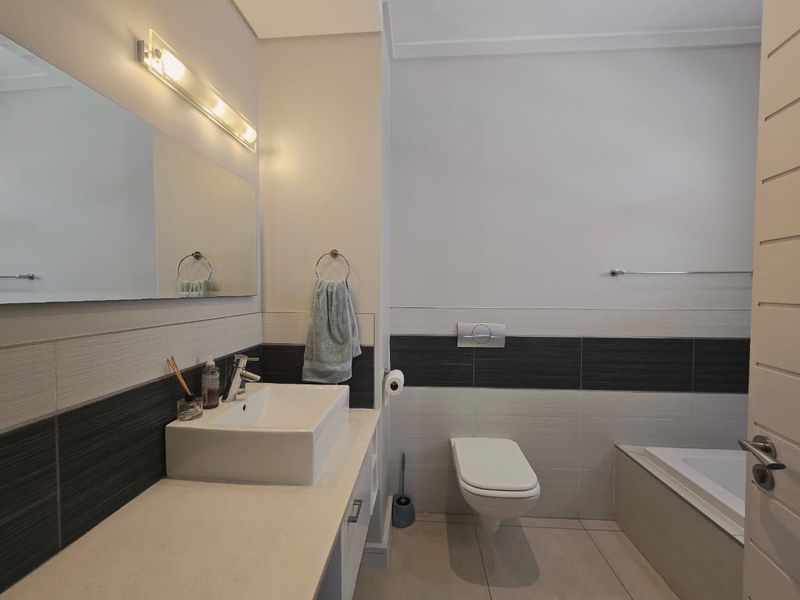 Luxurious, 1st floor apartment for rent in The Links, Ebotse Golf & Country Estate. - Photo 10