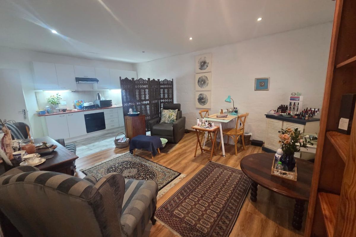 Modern Garden Cottage in Prime Robindale Location – Ideal for a Single Professional - Photo 2