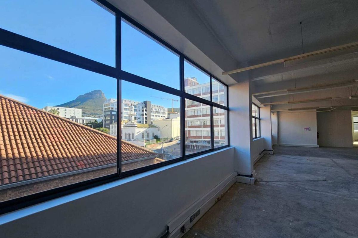 347m2 office to let in Loop Street - Photo 3
