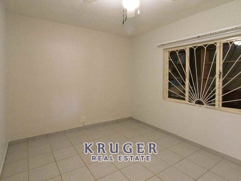HOUSE WITH 5 FLATS  – PERFECT GUESTHOUSE OR AIR BNB OPPORTUNITY - Photo 6