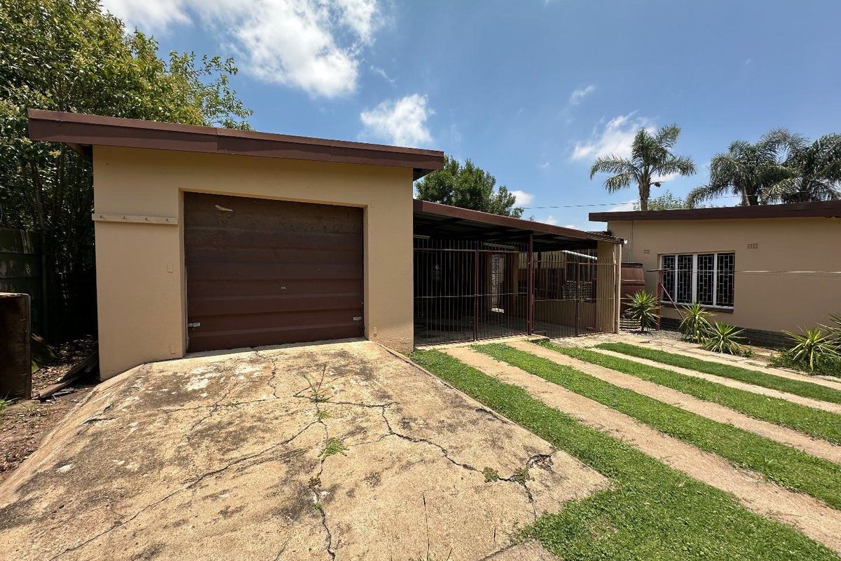 6 Bedroom home for sale - Photo 5