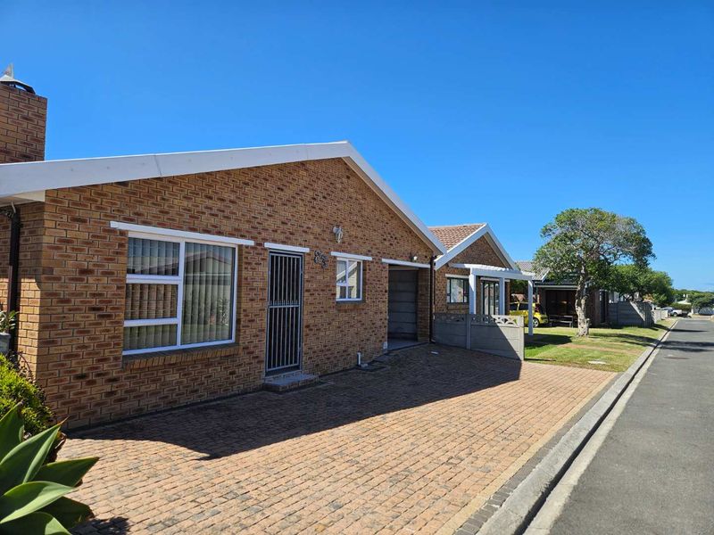 The Perfect Holiday Home or Permanent Coastal Retreat - Photo 2