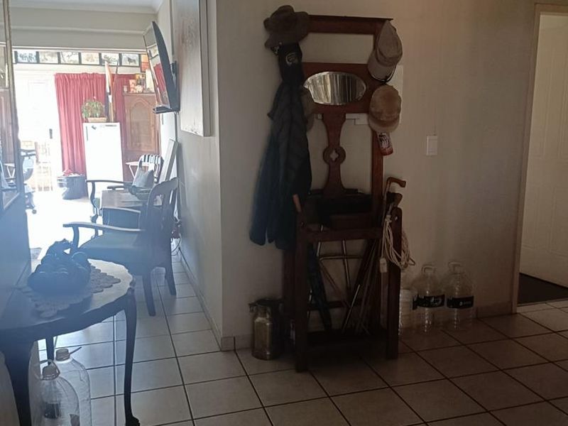 Modern Stunning Gem, 2 Bedroom Townhouse available - Photo 3