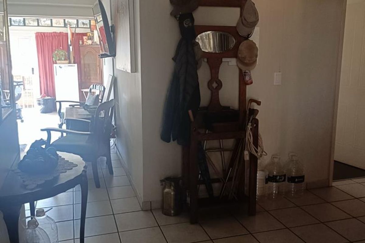 Modern Stunning Gem, 2 Bedroom Townhouse available - Photo 3