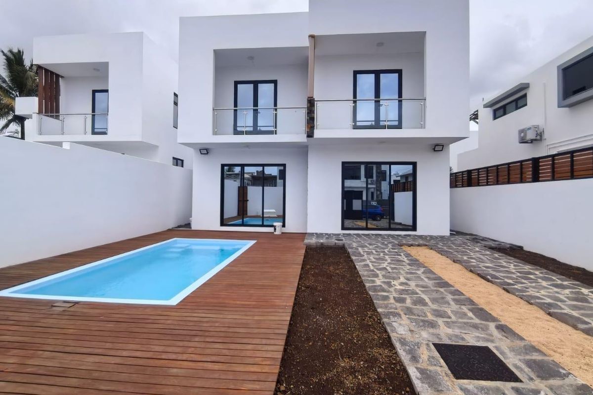 Welcome to Trou Aux Biches: Modern 4-Bedroom Villa with Pool - Photo 2