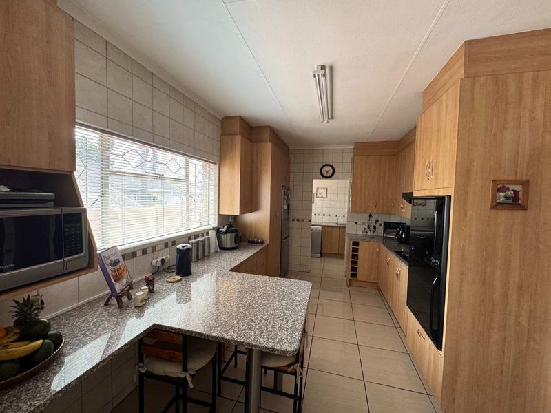 Lovely Family Home for Sale - Photo 7