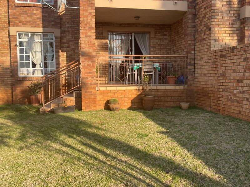 Investor Opportunity – 2 Bedroom Ground Floor Unit in Secure Estate - Photo 2