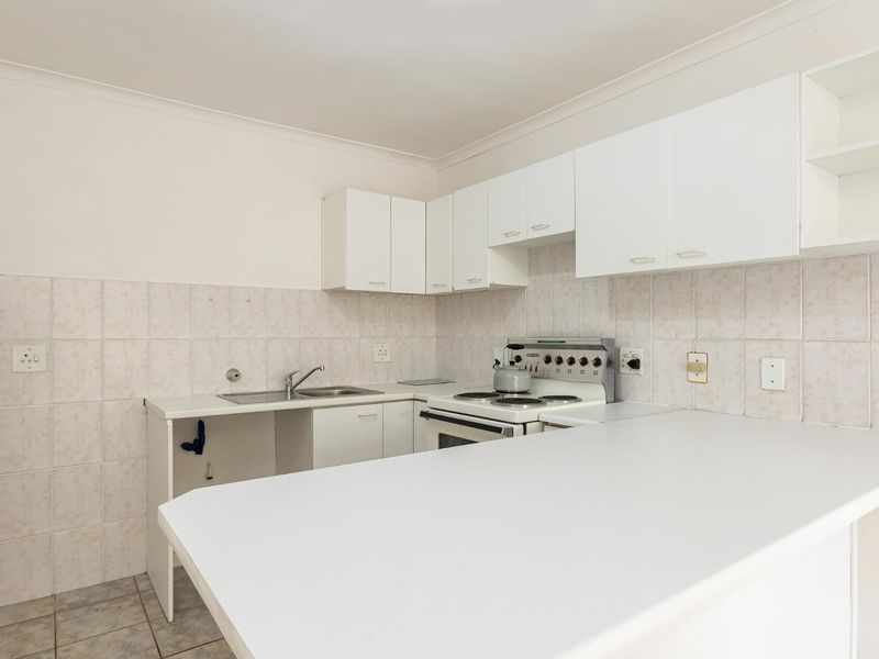 Charming One Bedroom Apartment with Entertainment Patio in Newlands / Rondebosch Village - Photo 5