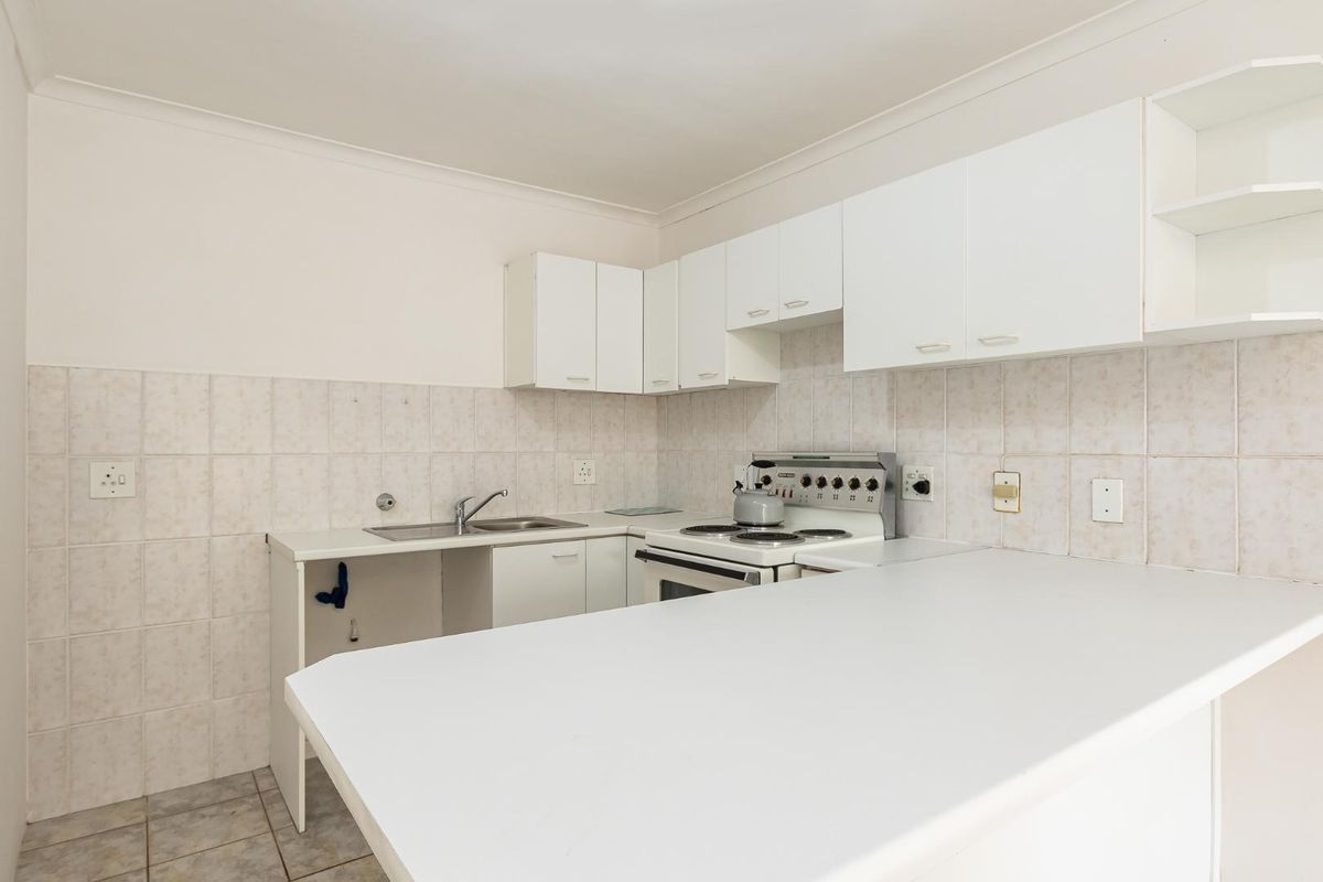 Charming One Bedroom Apartment with Entertainment Patio in Newlands / Rondebosch Village - Photo 5