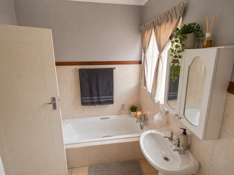 2 Bedroom Townhouse for sale - Photo 4