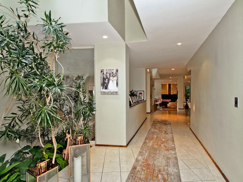 Ultimate in Luxurious Living! - Photo 2