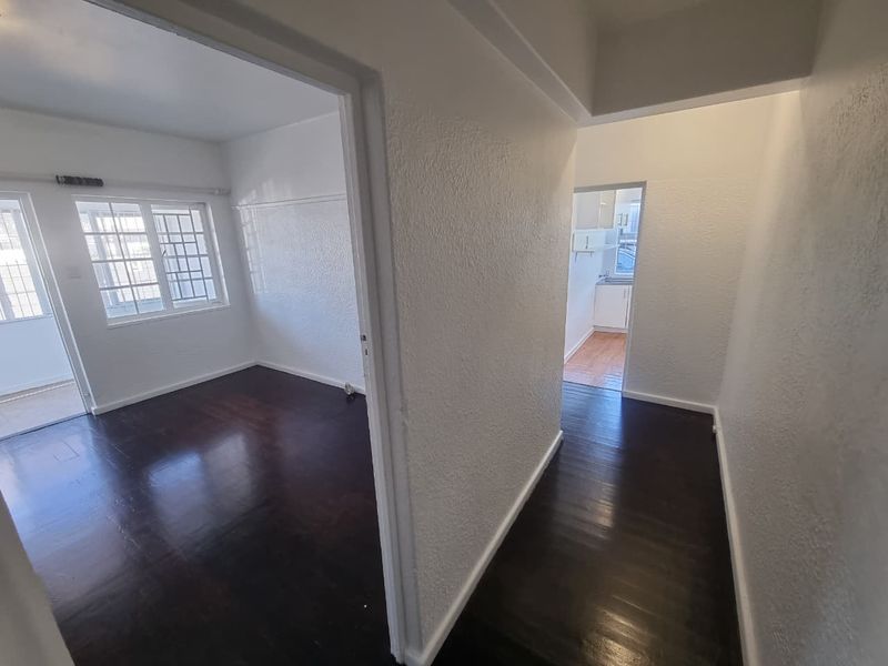 Spacious Unfurnished 1-Bedroom Apartment To Rent in Mowbray - Photo 3