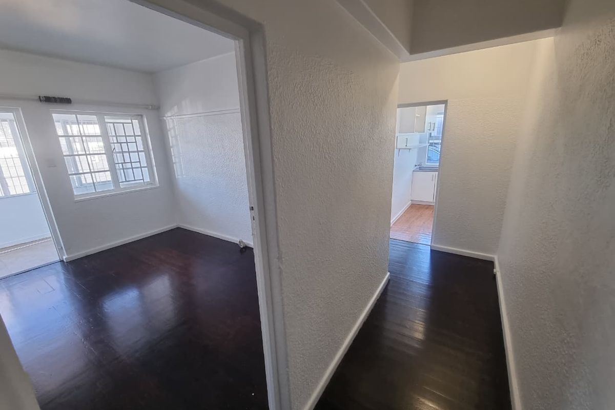 Spacious Unfurnished 1-Bedroom Apartment To Rent in Mowbray - Photo 3